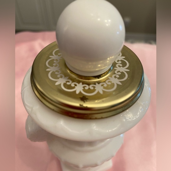 RARE VINTAGE WHITE MILK GLASS PERFUME BOTTLE WITH A SCREW CAP - Picture 8 of 8